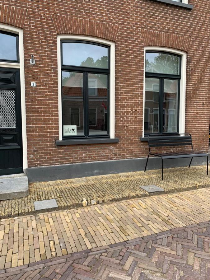 B&B Het Herenhuys Aan De Historische Gracht Van Kollum Exterior foto