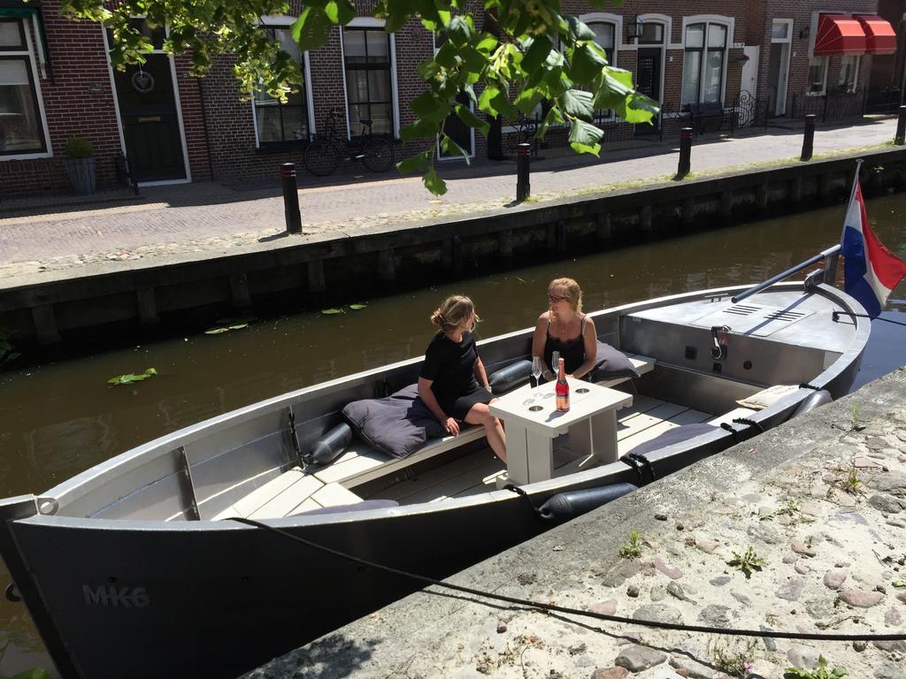 B&B Het Herenhuys Aan De Historische Gracht Van Kollum Exterior foto